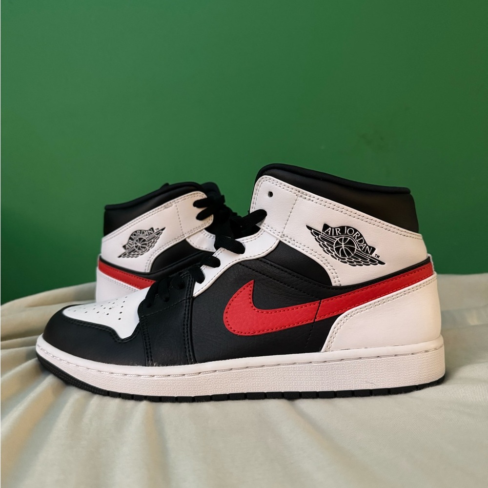 Jordan 1 mid chile red size 11